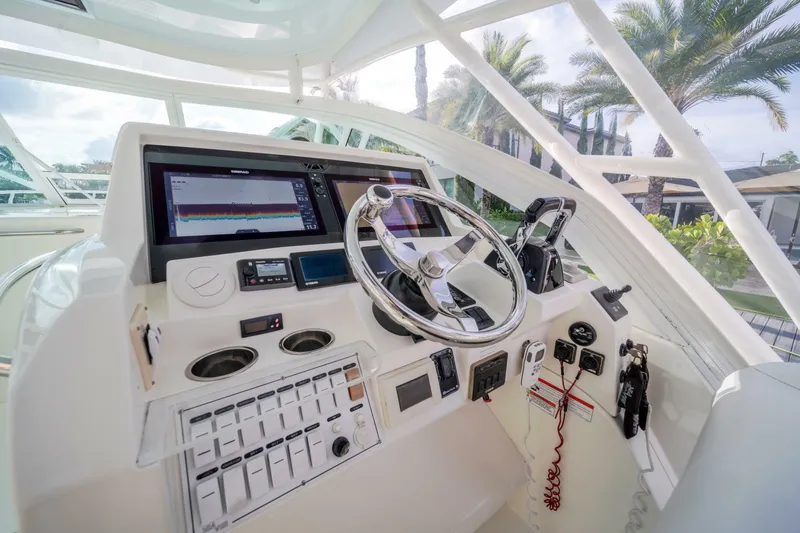 Slide: The Image of SeaVee 430 Sportfish Express 2011 - 6949372