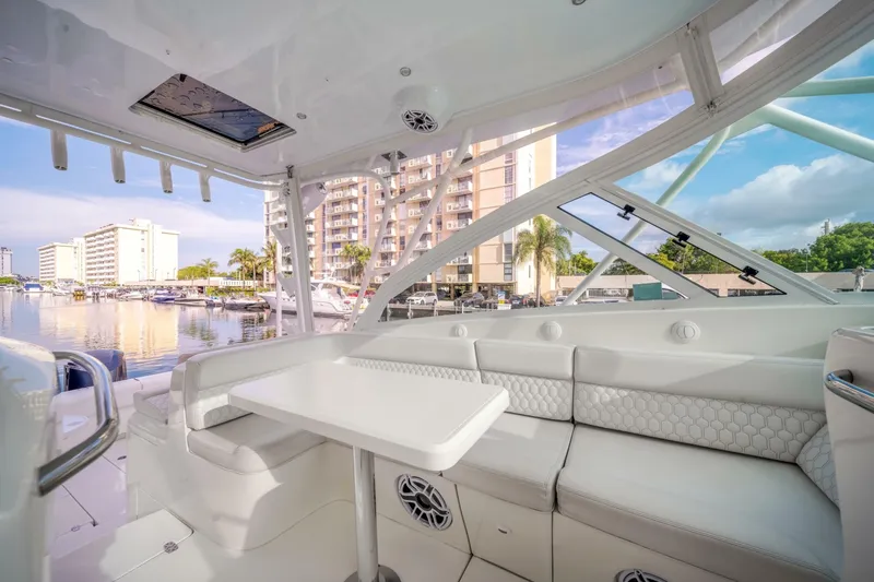 Slide: The Image of SeaVee 430 Sportfish Express 2011 - 6949361