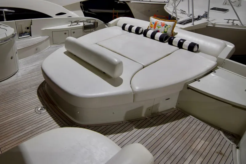 Slide: The Image of Azimut 62S 2010 - 6949353