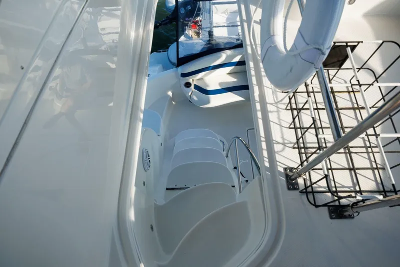 Slide: The Image of Meridian 391 Sedan 2010 - 6987277