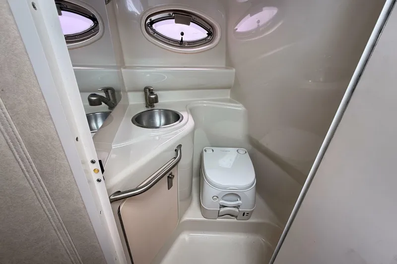 Slide: The Image of Sea Ray 240 Sundancer 2010 - 7391140