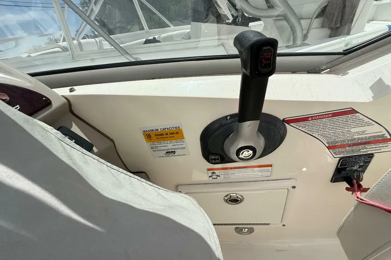 Slide: The Image of Sea Ray 240 Sundancer 2010 - 7391119