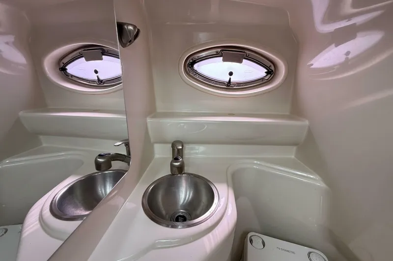Slide: The Image of Sea Ray 240 Sundancer 2010 - 7391137