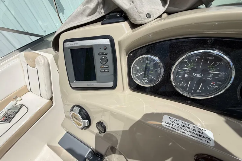 Slide: The Image of Sea Ray 240 Sundancer 2010 - 7391115