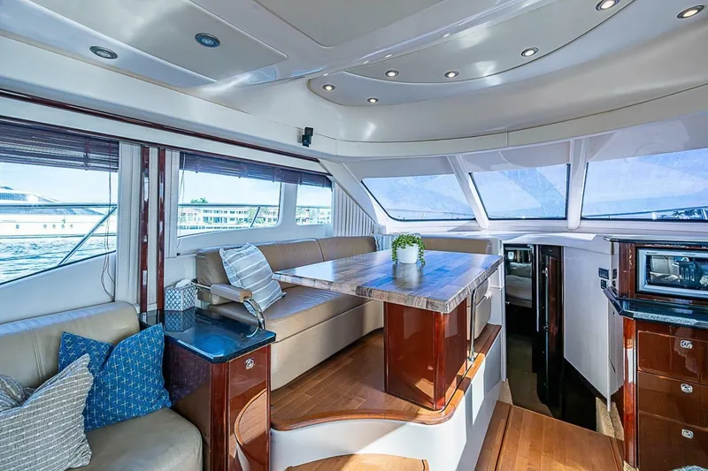 Slide: The Image of Sea Ray 520 Sedan Bridge 2010 - 7391255