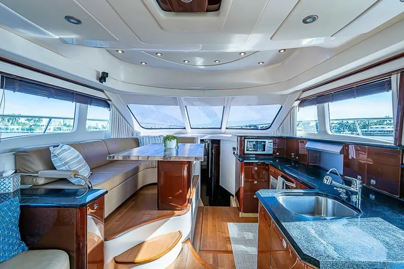 Slide: The Image of Sea Ray 520 Sedan Bridge 2010 - 7391224