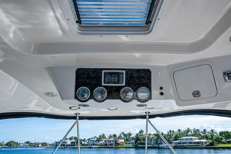 Slide: The Image of Sea Ray 520 Sedan Bridge 2010 - 7391221