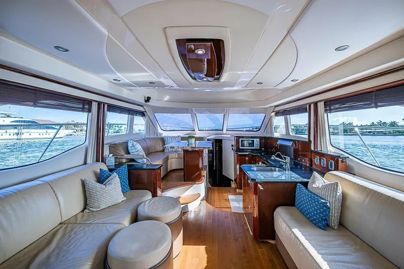 Slide: The Image of Sea Ray 520 Sedan Bridge 2010 - 7391238