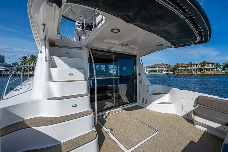 Slide: The Image of Sea Ray 520 Sedan Bridge 2010 - 7391150