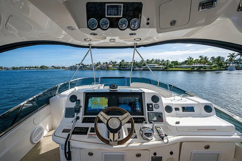 Slide: The Image of Sea Ray 520 Sedan Bridge 2010 - 7391212