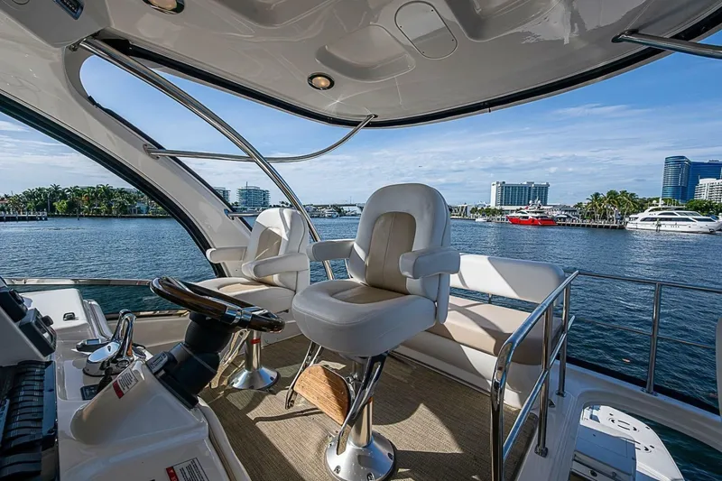Slide: The Image of Sea Ray 520 Sedan Bridge 2010 - 7391164