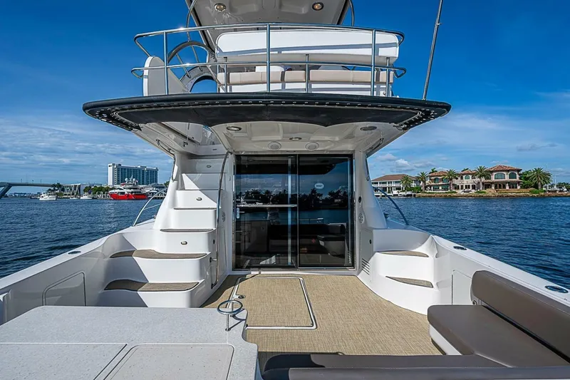 Slide: The Image of Sea Ray 520 Sedan Bridge 2010 - 7391206