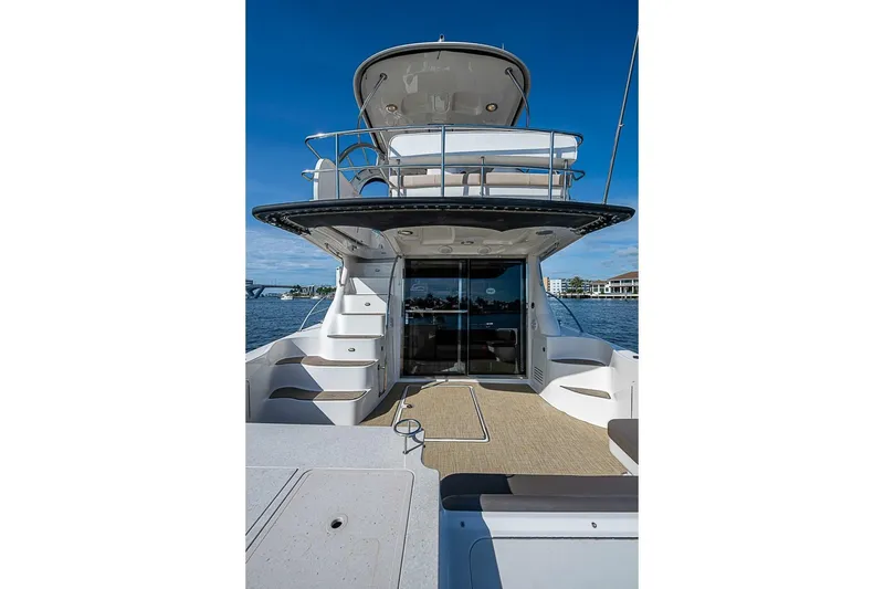 Slide: The Image of Sea Ray 520 Sedan Bridge 2010 - 7391161