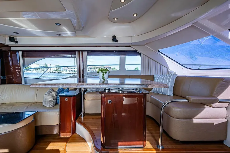 Slide: The Image of Sea Ray 520 Sedan Bridge 2010 - 7391241