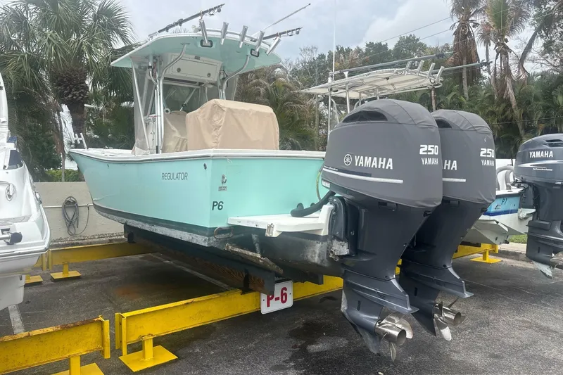 Slide: The Image of Regulator Marine 26 Forward Seating 2008 - 7391624