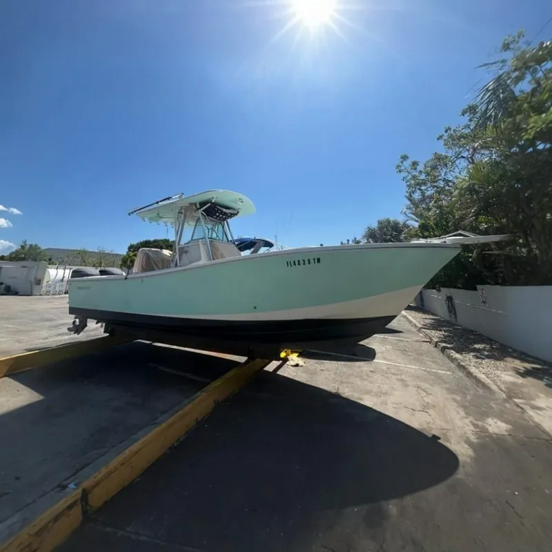 The Image of Regulator Marine 26 Forward Seating 2008 - undefined