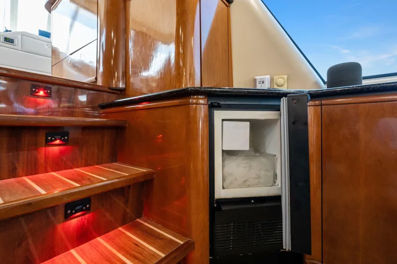 Slide: The Image of Meridian 490 Pilothouse 2007 - 7237952