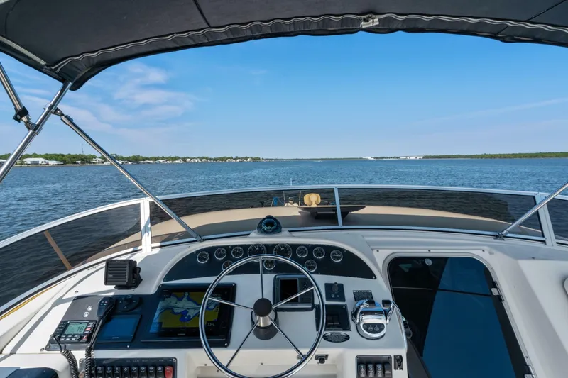 Slide: The Image of Meridian 490 Pilothouse 2007 - 7392085