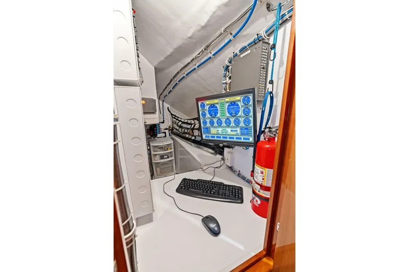Slide: The Image of Hatteras 68 Convertible 2006 - 6952981