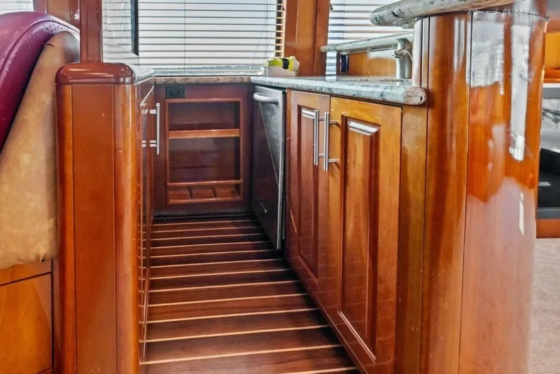Slide: The Image of Hatteras 68 Convertible 2006 - 6952925