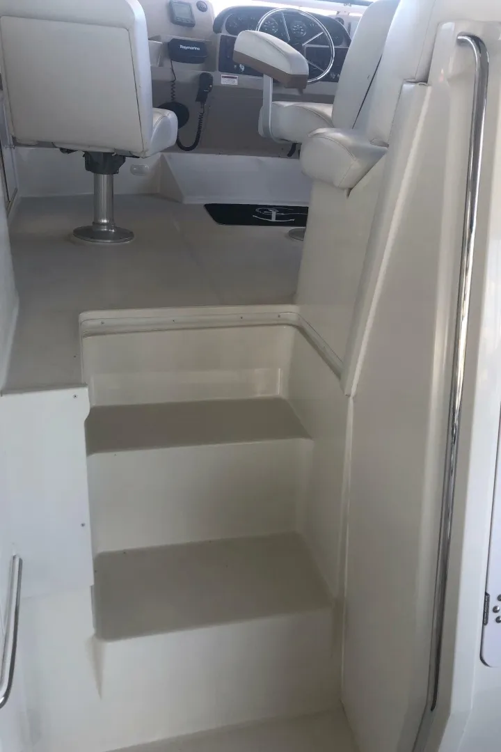 Slide: The Image of Carver Yachts 41 Cockpit Motor Yacht 2005 - 6953731