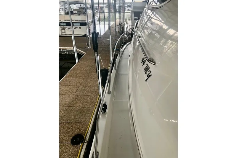 Slide: The Image of Carver Yachts 444 Cockpit Motor Yacht 2005 - 6953728