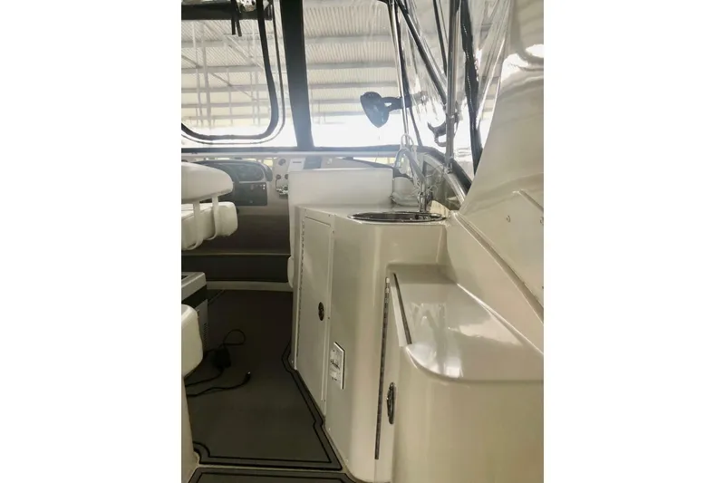 Slide: The Image of Carver Yachts 444 Cockpit Motor Yacht 2005 - 6953762