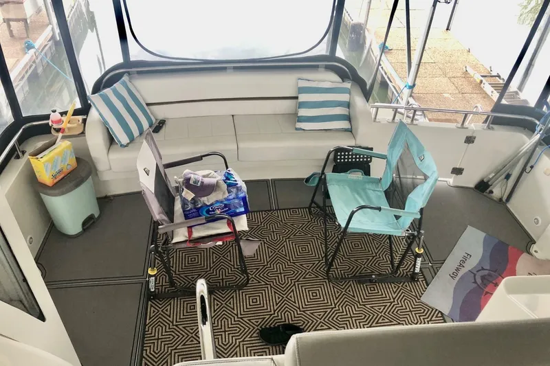Slide: The Image of Carver Yachts 444 Cockpit Motor Yacht 2005 - 6953805