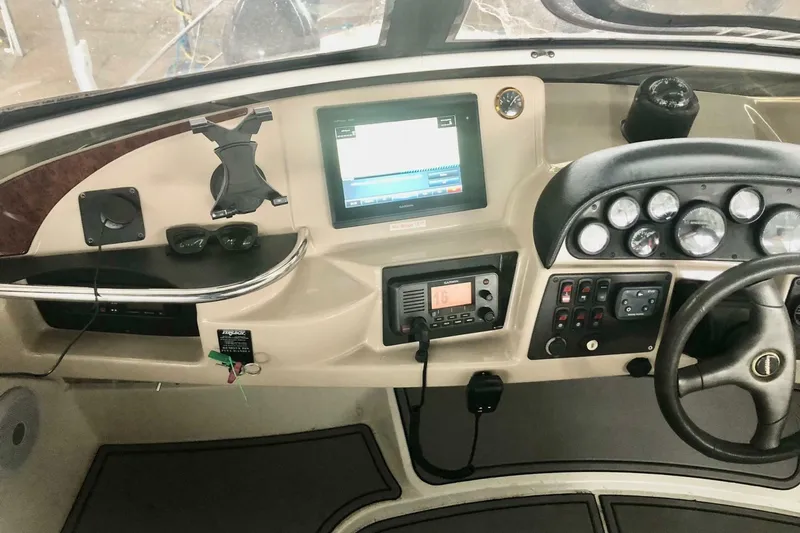 Slide: The Image of Carver Yachts 444 Cockpit Motor Yacht 2005 - 6953795