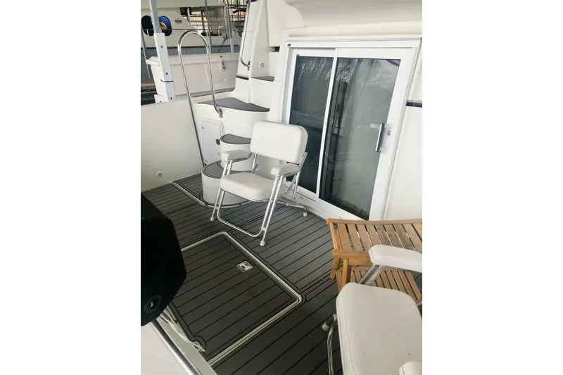 Slide: The Image of Carver Yachts 444 Cockpit Motor Yacht 2005 - 6953702