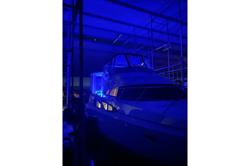 Slide: The Image of Carver Yachts 444 Cockpit Motor Yacht 2005 - 6953679