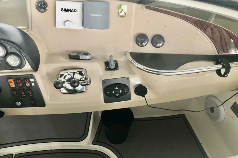 Slide: The Image of Carver Yachts 444 Cockpit Motor Yacht 2005 - 6953798