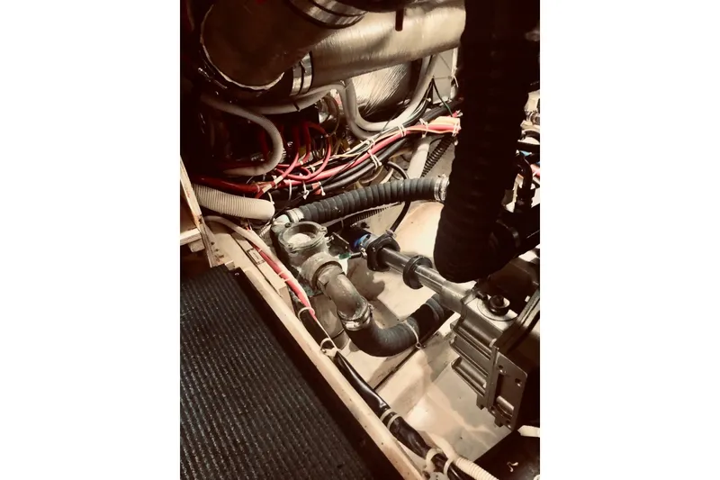 Slide: The Image of Carver Yachts 444 Cockpit Motor Yacht 2005 - 6953937
