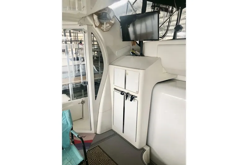 Slide: The Image of Carver Yachts 444 Cockpit Motor Yacht 2005 - 6953725
