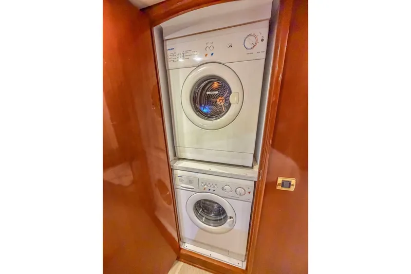 Slide: The Image of Carver Yachts 56 Voyager 2005 - 7392376
