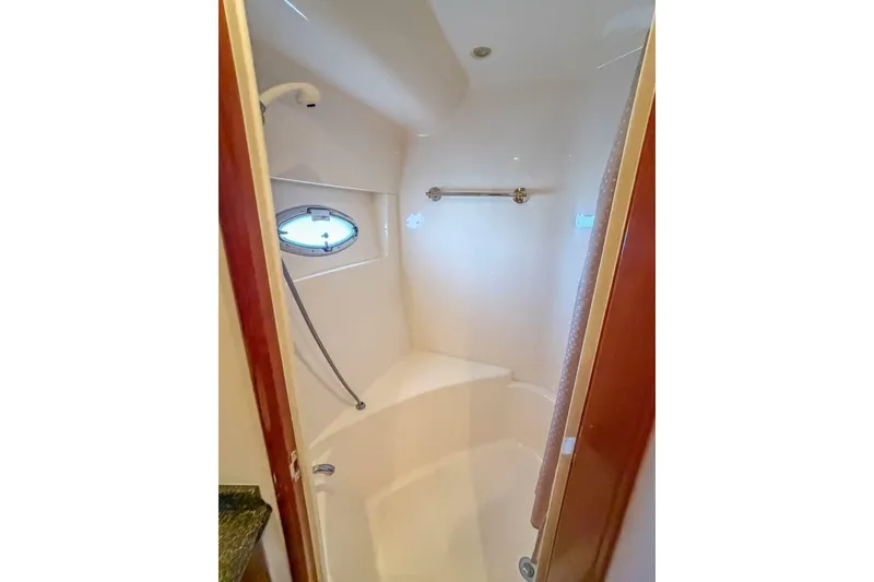 Slide: The Image of Carver Yachts 570 Voyager Pilothouse 2005 - 7239345