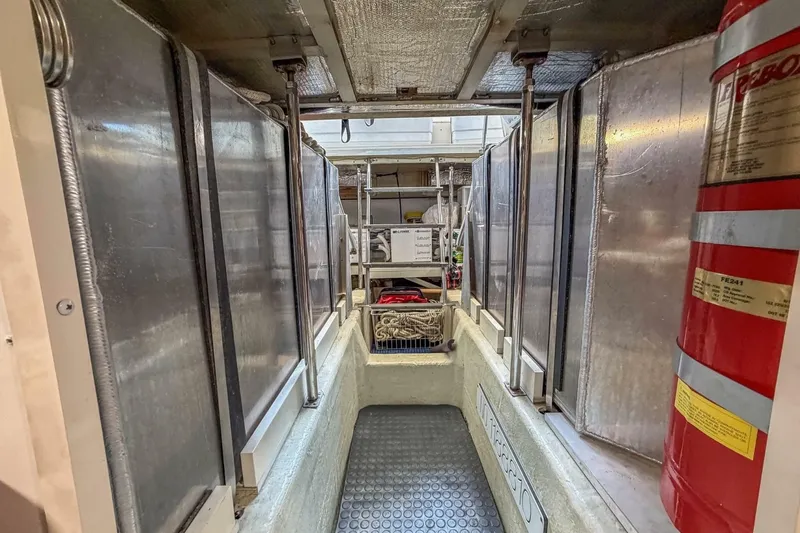Slide: The Image of Carver Yachts 570 Voyager Pilothouse 2005 - 7538333