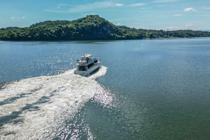 Slide: The Image of Carver Yachts 570 Voyager Pilothouse 2005 - 6987185