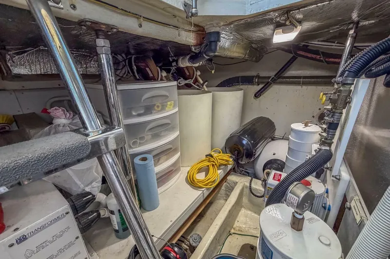 Slide: The Image of Carver Yachts 570 Voyager Pilothouse 2005 - 6988071