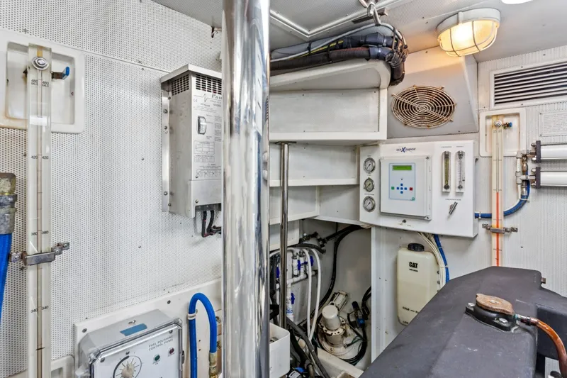 Slide: The Image of Offshore 66 Pilot House 2005 - 6954320