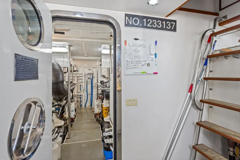 Slide: The Image of Offshore 66 Pilot House 2005 - 7392961