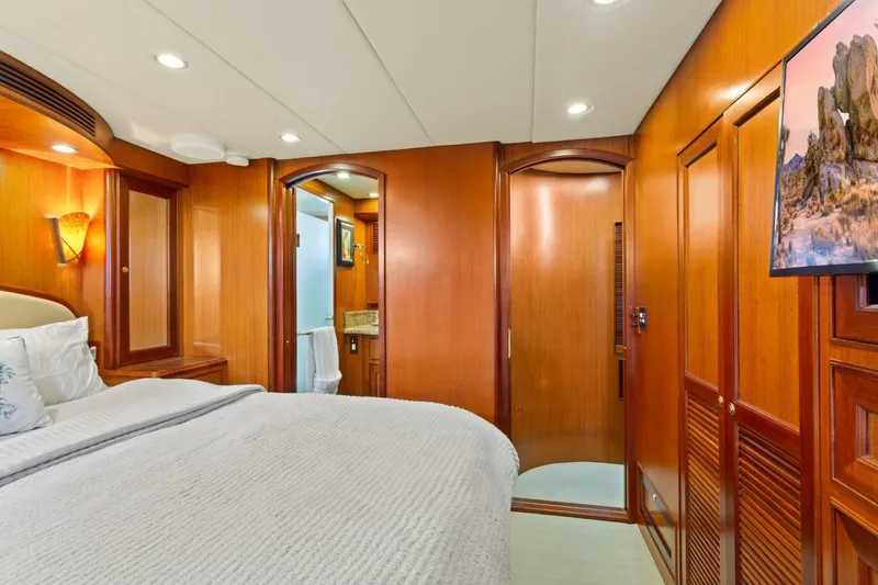 Slide: The Image of Offshore 66 Pilot House 2005 - 6954231