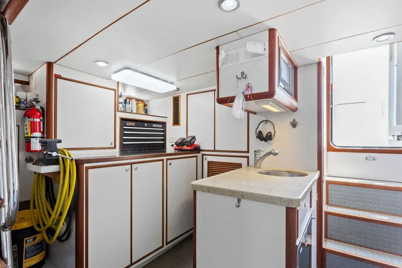 Slide: The Image of Offshore 66 Pilot House 2005 - 6954298