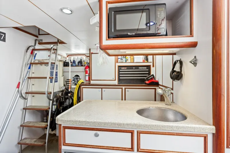 Slide: The Image of Offshore 66 Pilot House 2005 - 6954350