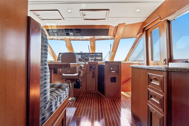 Slide: The Image of Offshore 66 Pilot House 2005 - 6954200