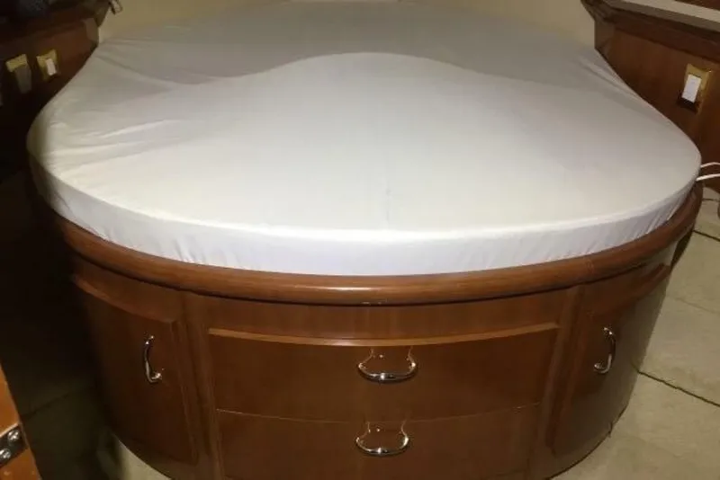 Slide: The Image of Carver Yachts 420 Mariner 2004 - 6906331