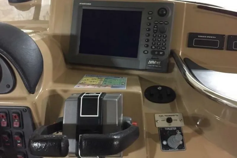 Slide: The Image of Carver Yachts 420 Mariner 2004 - 6906380