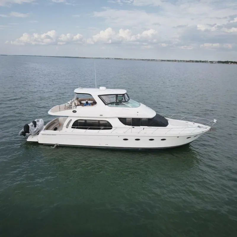 The Image of Carver Yachts 560 Voyager 2004 - undefined