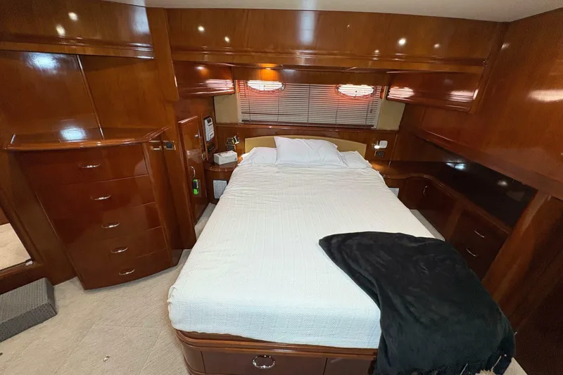 Slide: The Image of Carver Yachts 560 Voyager 2004 - 6954791