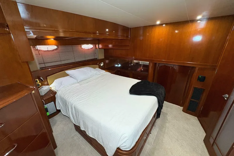 Slide: The Image of Carver Yachts 560 Voyager 2004 - 7240470